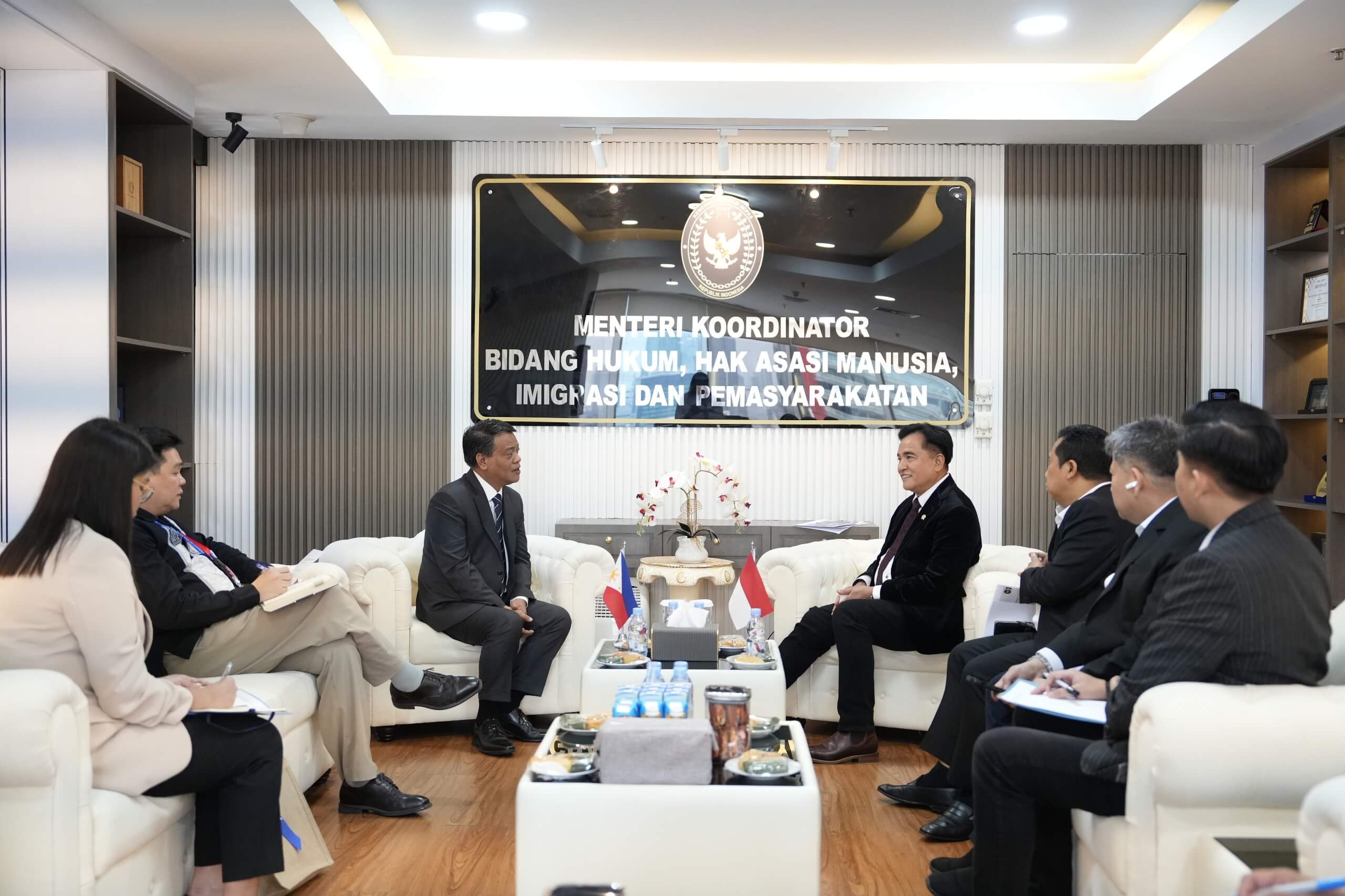 Menko Yusril dan Dubes Filipina Buka Dialog Transfer Narapidana WNI